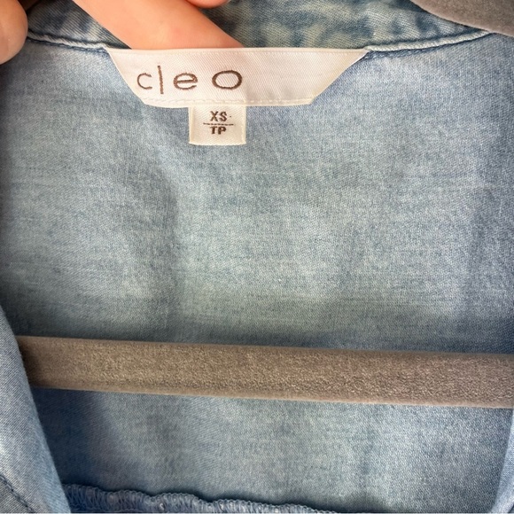 Cleo Light Blue Button Front Top XS | Casual Coastal Cowgirl Chambray Capsule - Picture 2 of 11